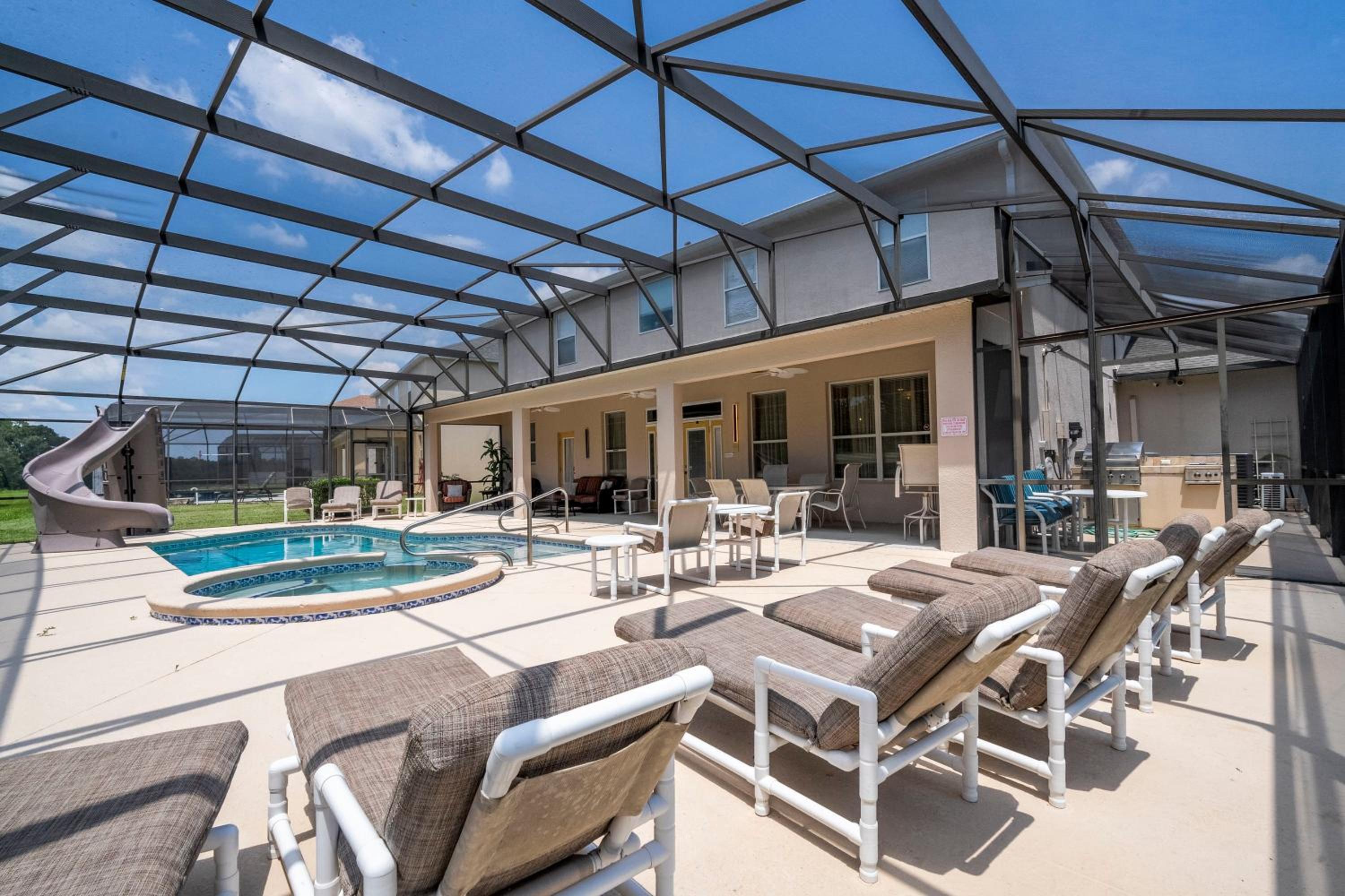 Waterslide 6 bed Lux Villa Emerald Island view 4