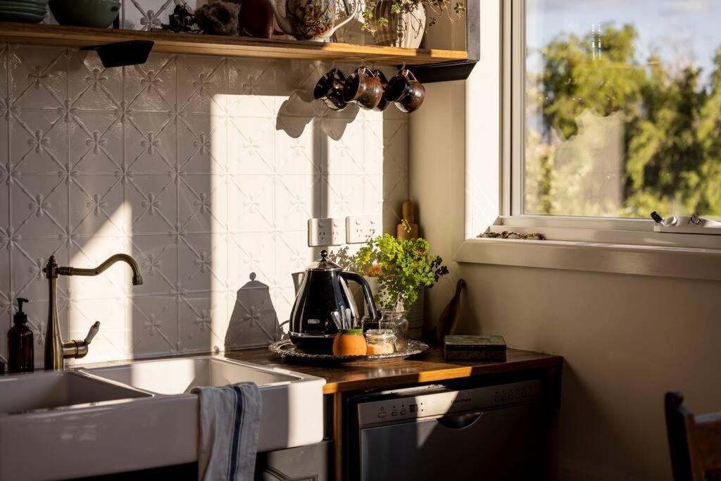 Luxury river cottage, gateway to the East Coast