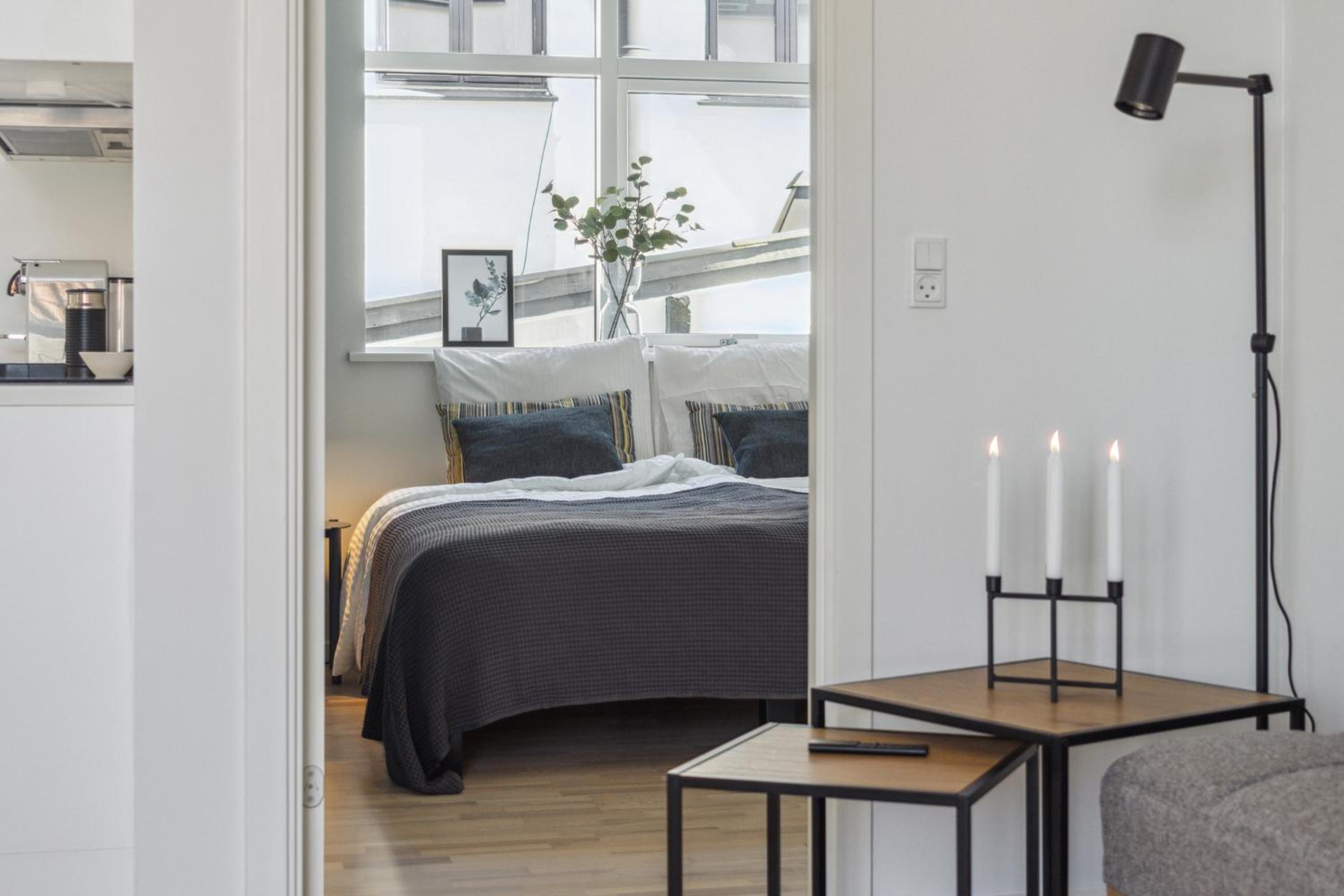 Charmerende 2BR lejlighed m privat parkering