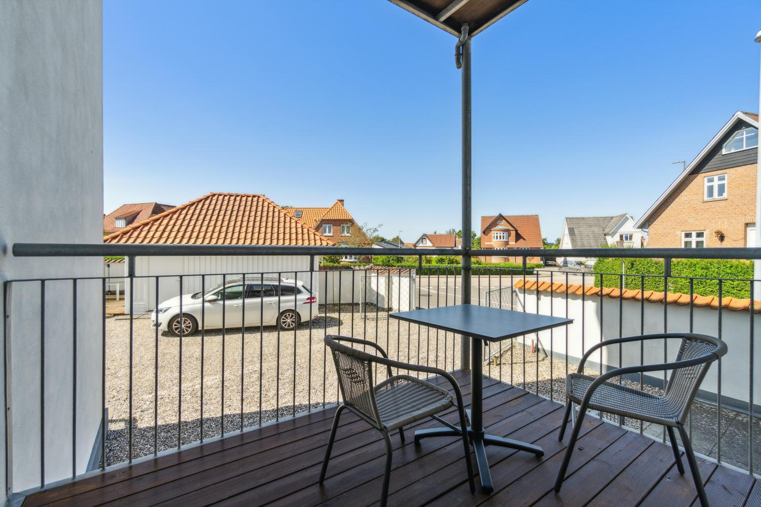 Charmerende 2BR lejlighed m privat parkering