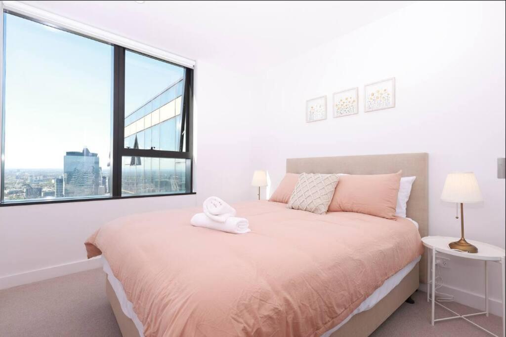 15D City View near Yara River with Free Parking, TramStop
