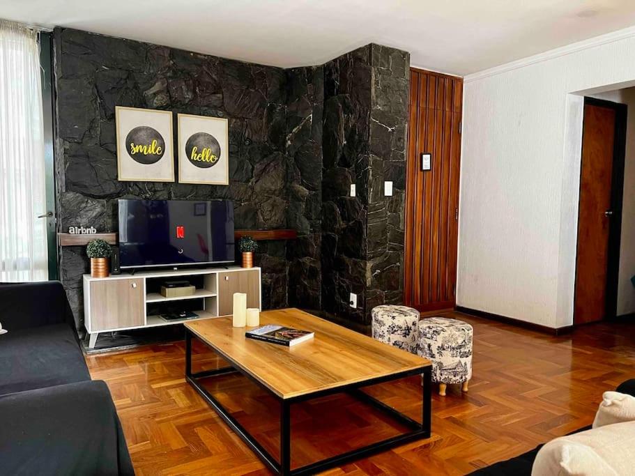Jardin, parrilla y garage!