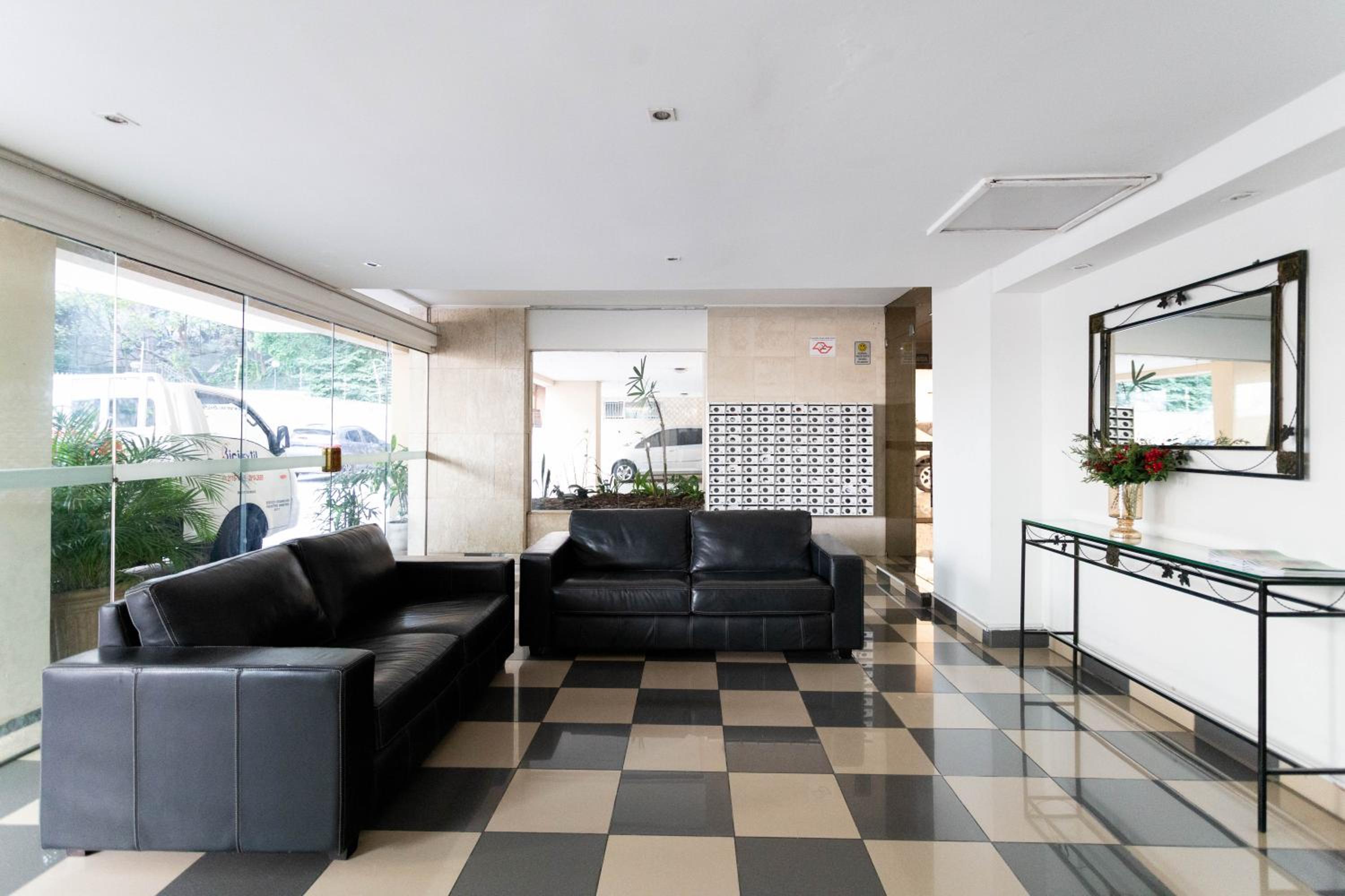 Down Town - Apartments per season