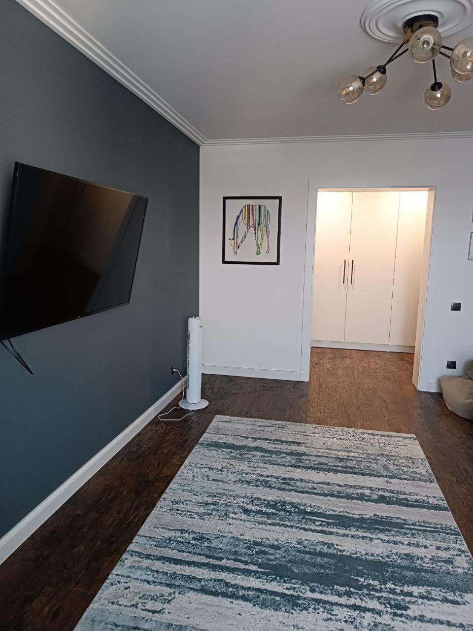 Elegant and cozy 3br apartment view 2