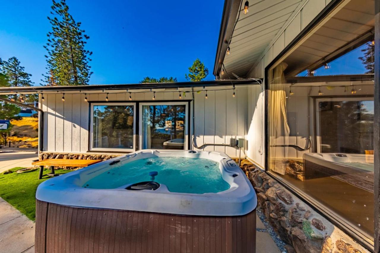 Hillside Gardenview Getaway with Hot tub and Pool table view 2