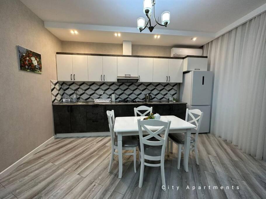 Grey Suite Apartment