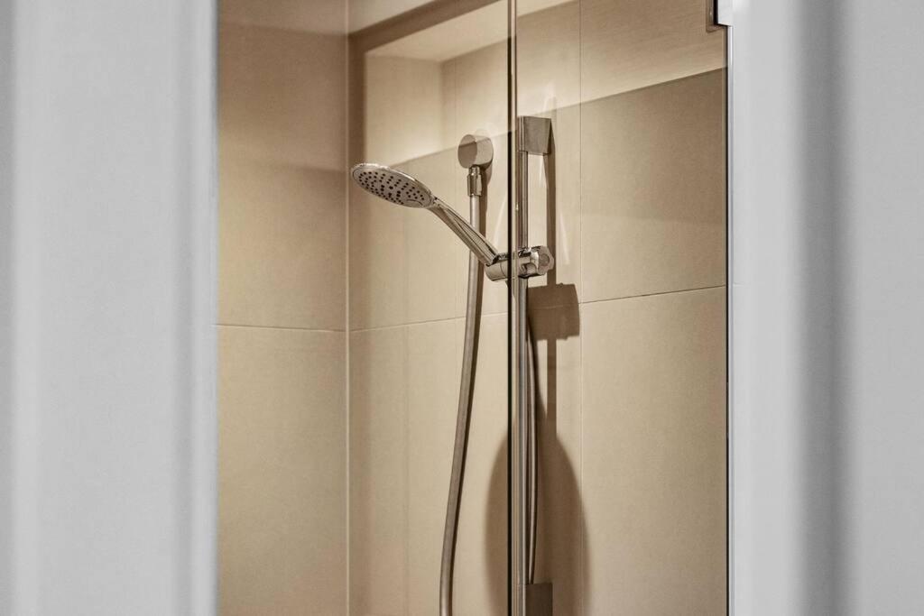 13D Central, city view, near Yara with Free Parking, TramStop