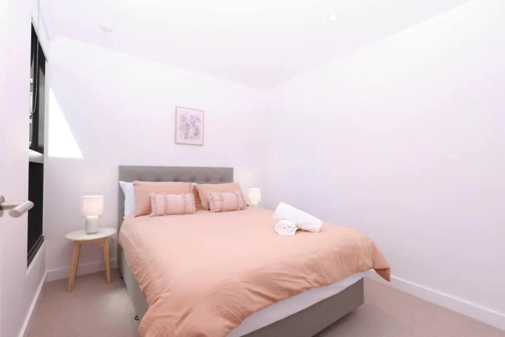 13D Central, city view, near Yara with Free Parking, TramStop