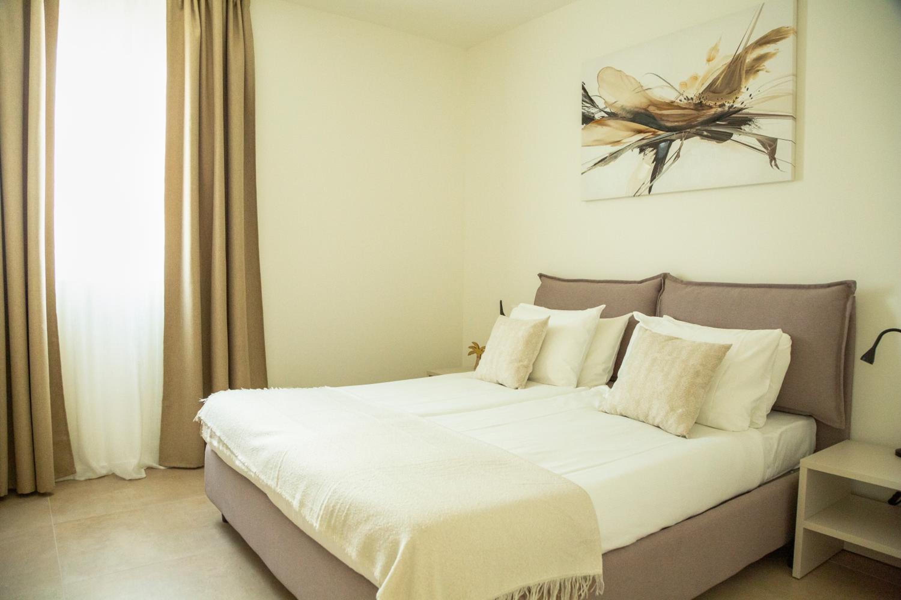 Regalia Suites - Free Parking