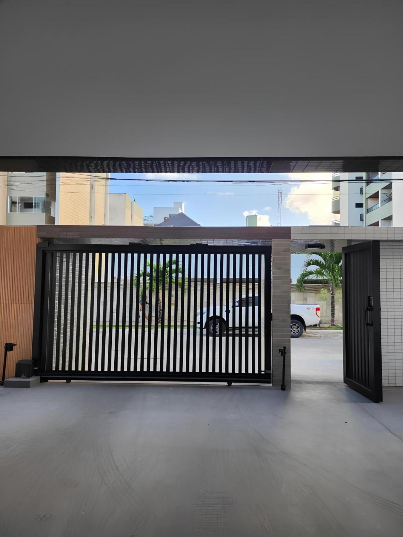 Aconchegante e pertinho do mar com vista e com garagem inclusa