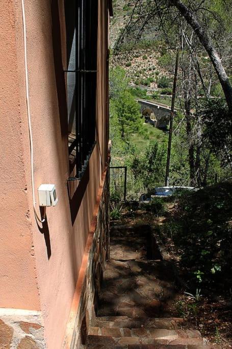 Cozy house on the banks of the Turia river view 2