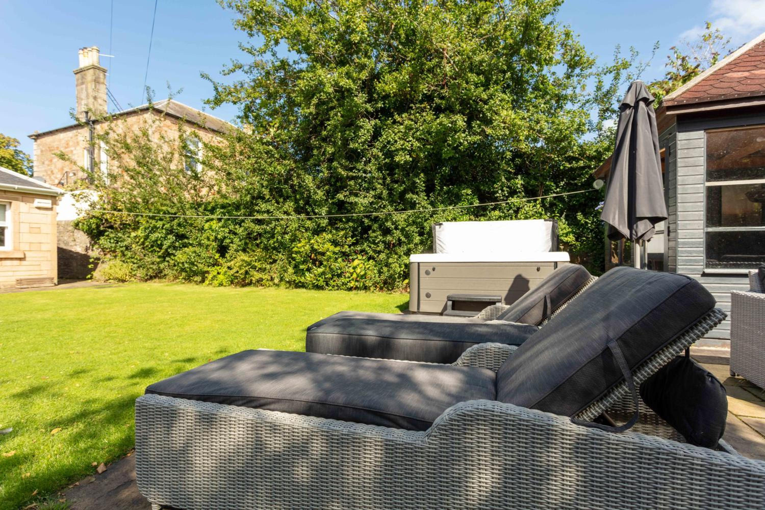 Burnock Lodge with Hot Tub