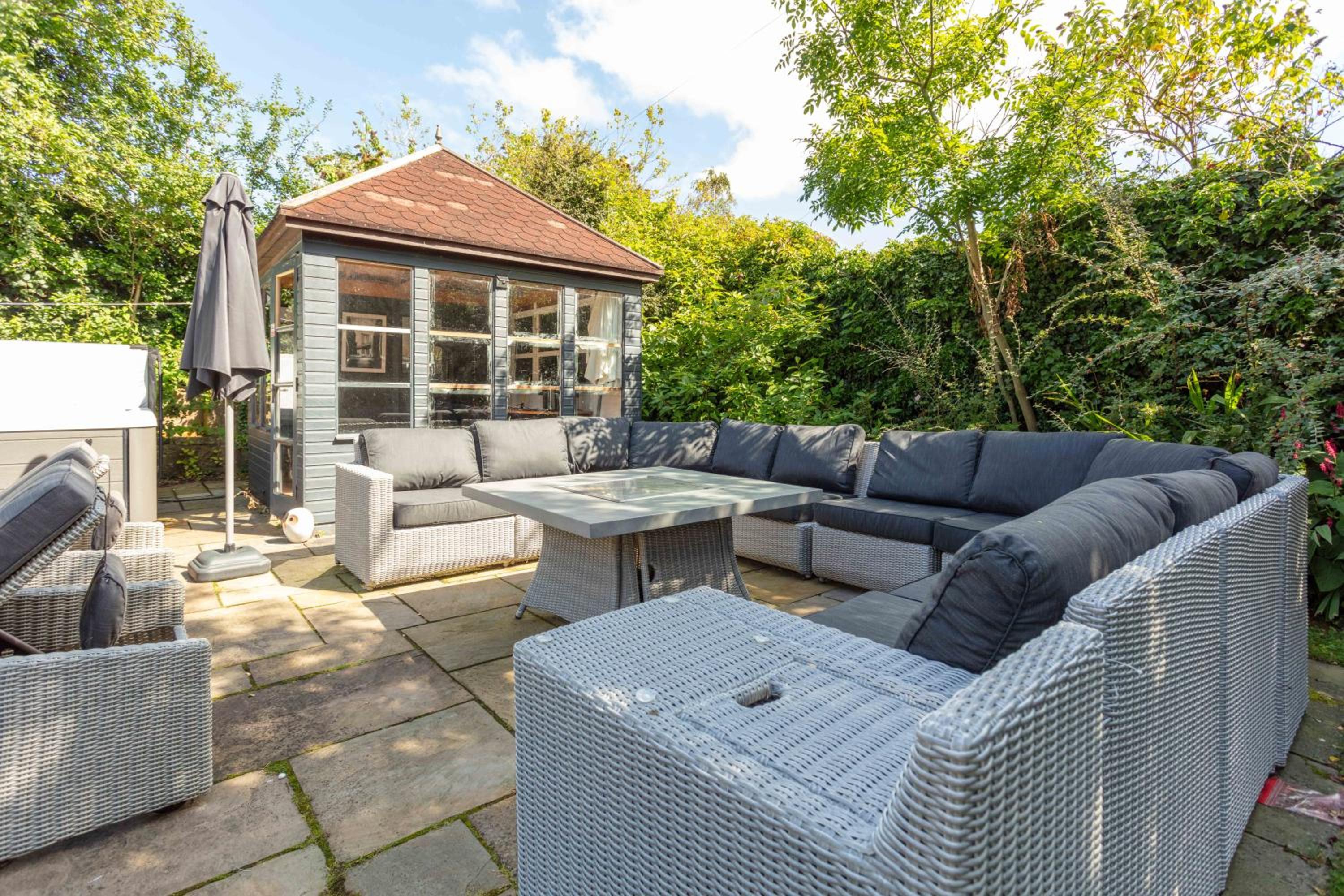 Burnock Lodge with Hot Tub