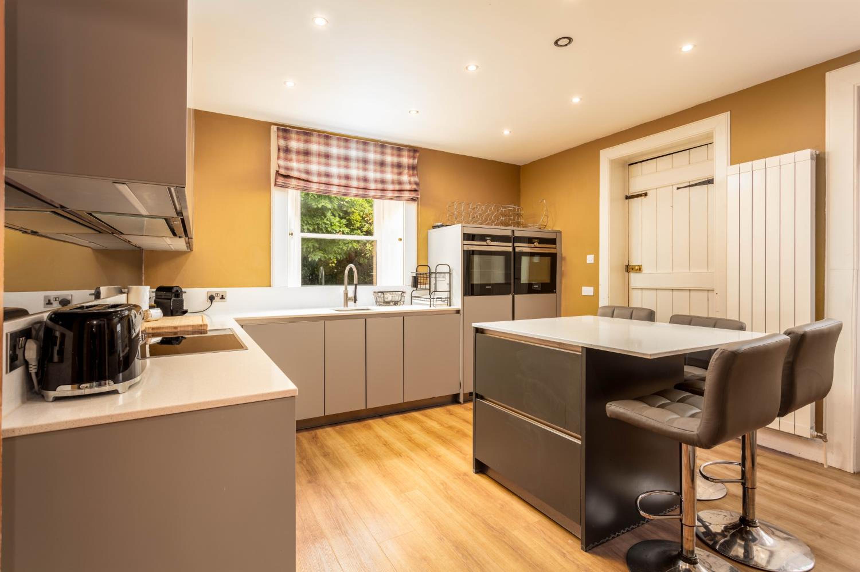 Burnock Lodge with Hot Tub