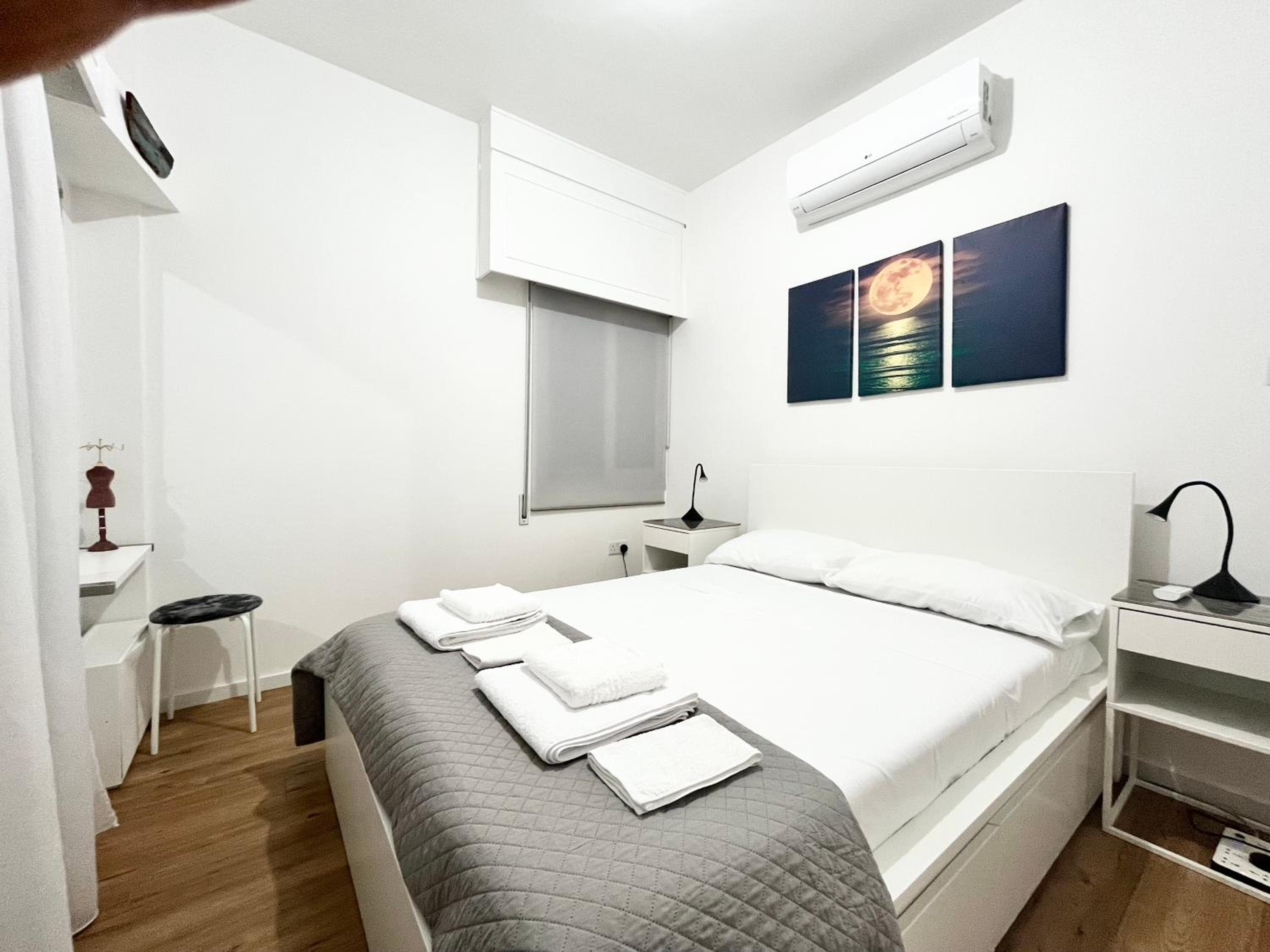 Modern apartment near McKenzie beach