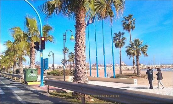 Torrevieja Playa Naufragos y piscina comunitaria