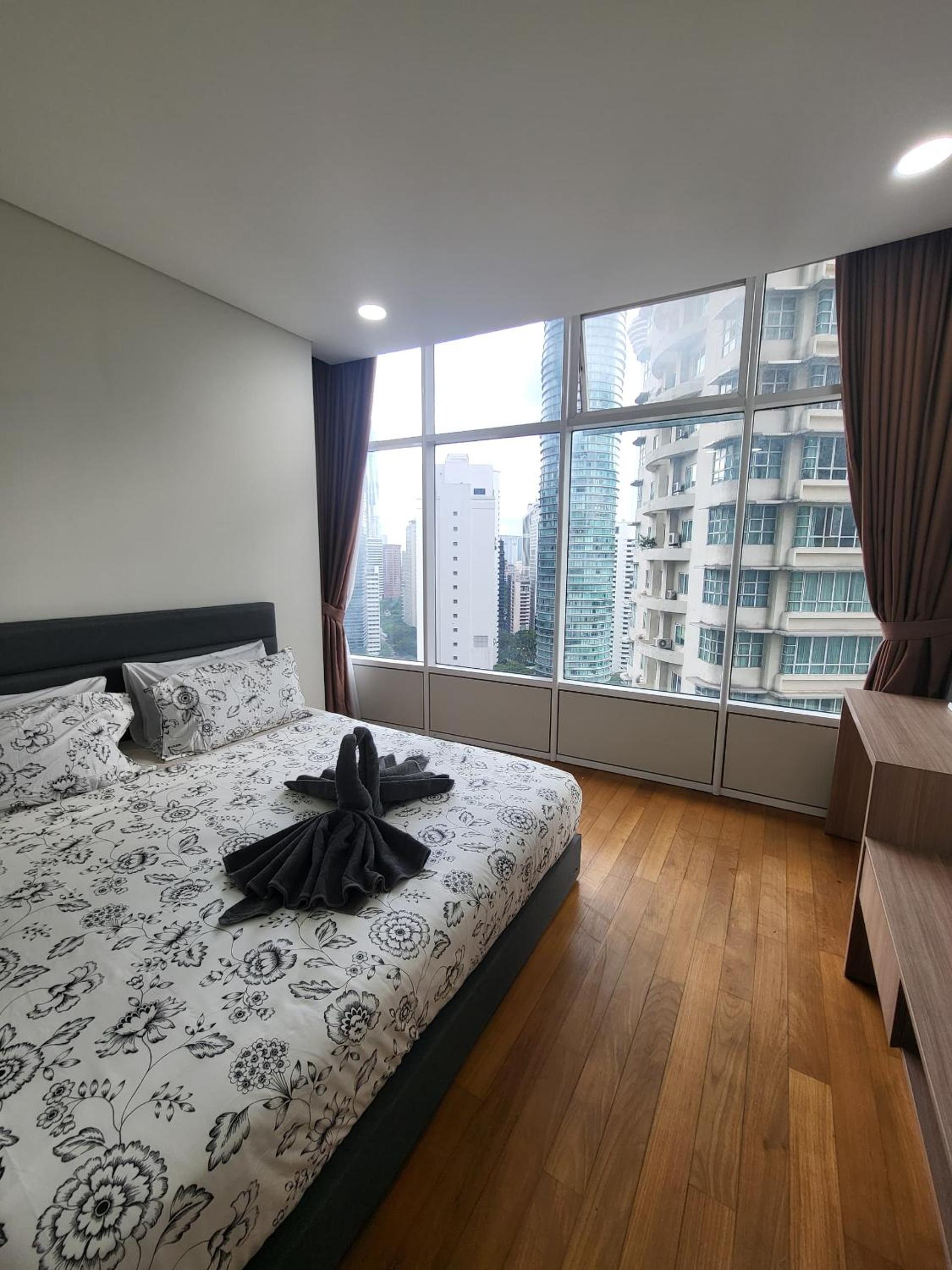 Sky Suites KLCC, by DeLive Home