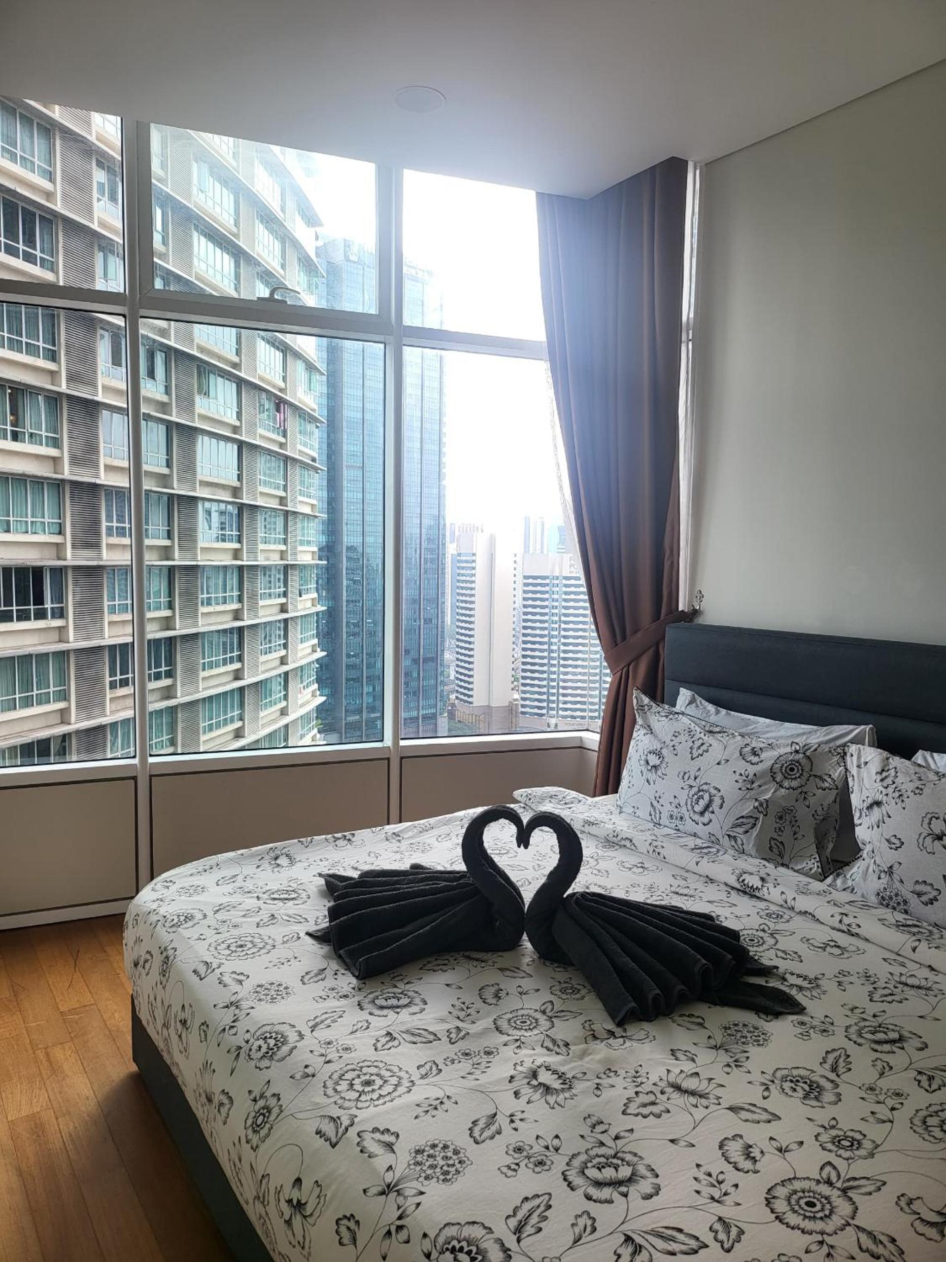 Sky Suites KLCC, by DeLive Home