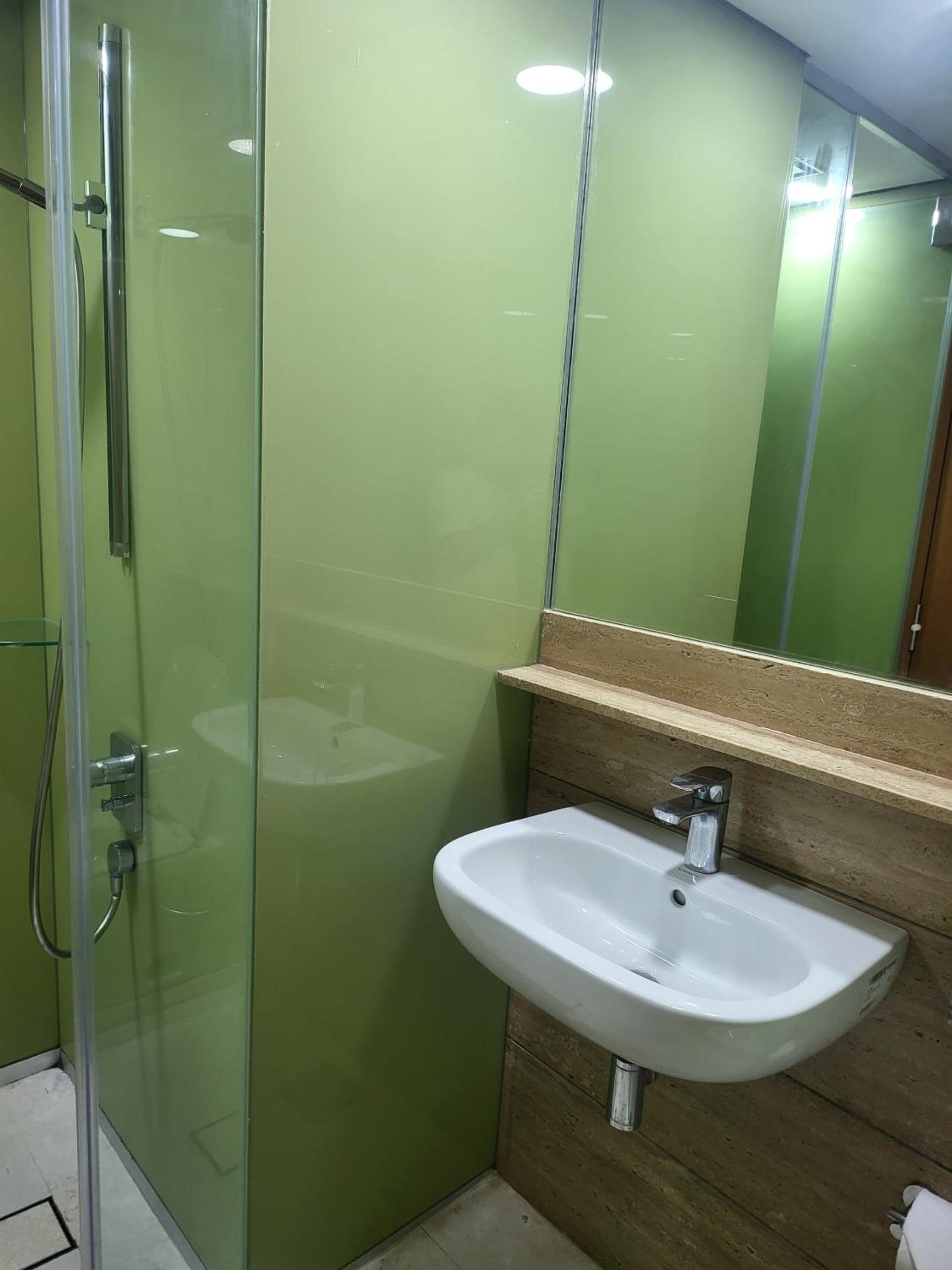Sky Suites KLCC, by DeLive Home