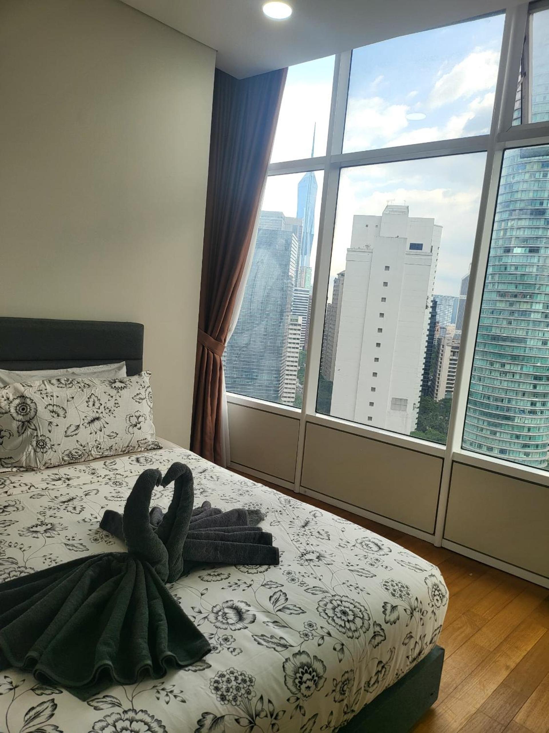 Sky Suites KLCC, by DeLive Home