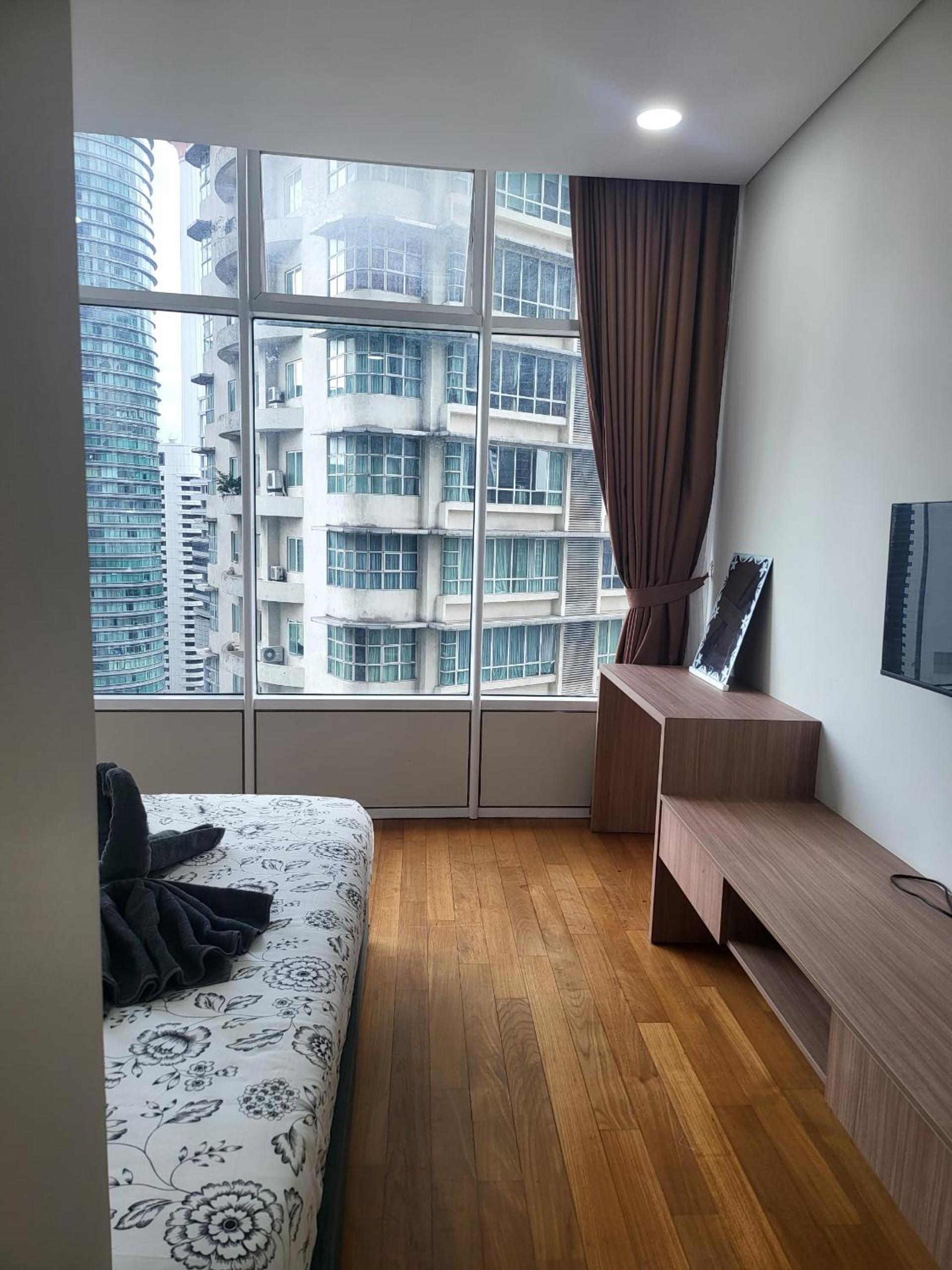 Sky Suites KLCC, by DeLive Home