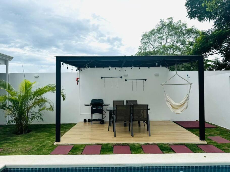 Arenas Jungle House!