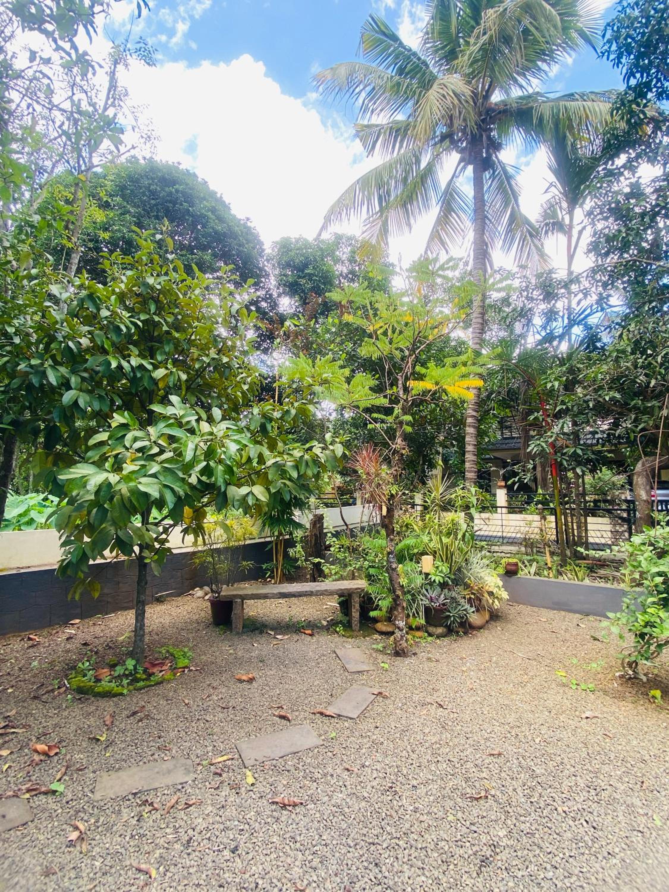 Mampilly Guest House