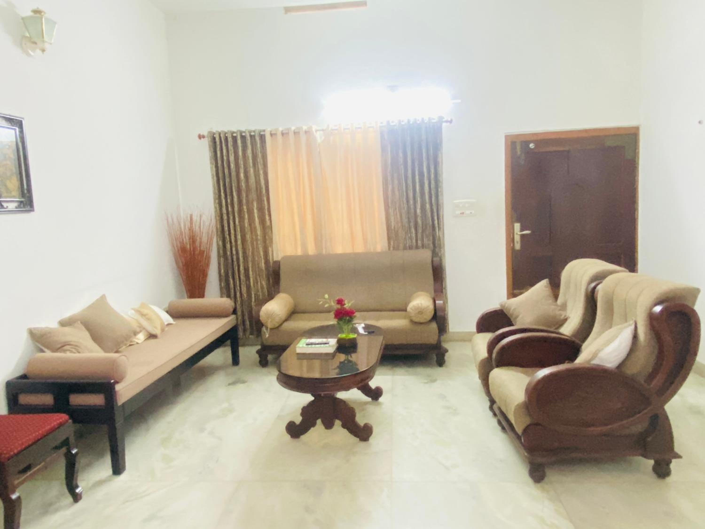 Mampilly Guest House