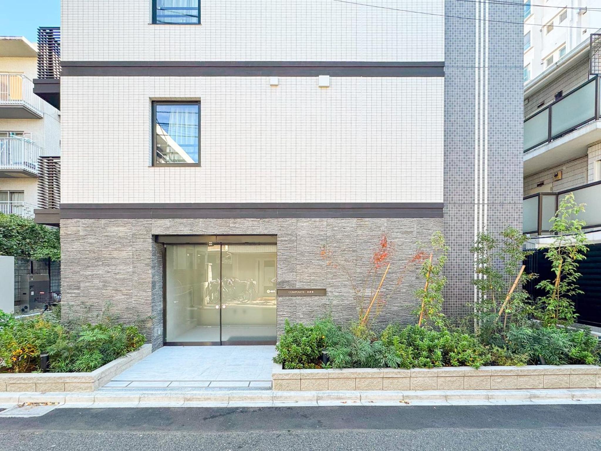 Triphome Higahsi Shinjuku Brand New