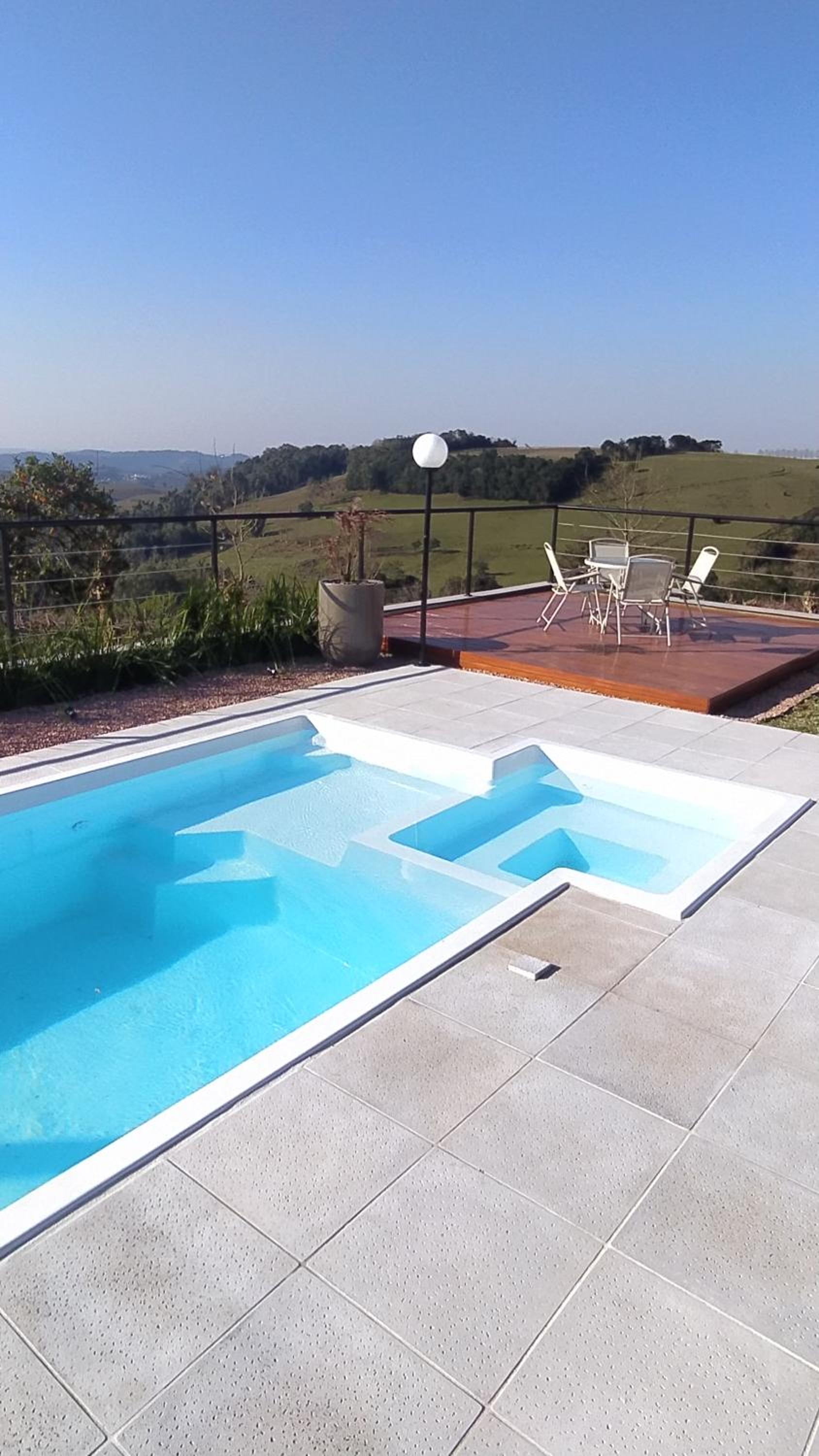 Casa 2 suítes, ofurô, piscina no Vale dos Vinhedos
