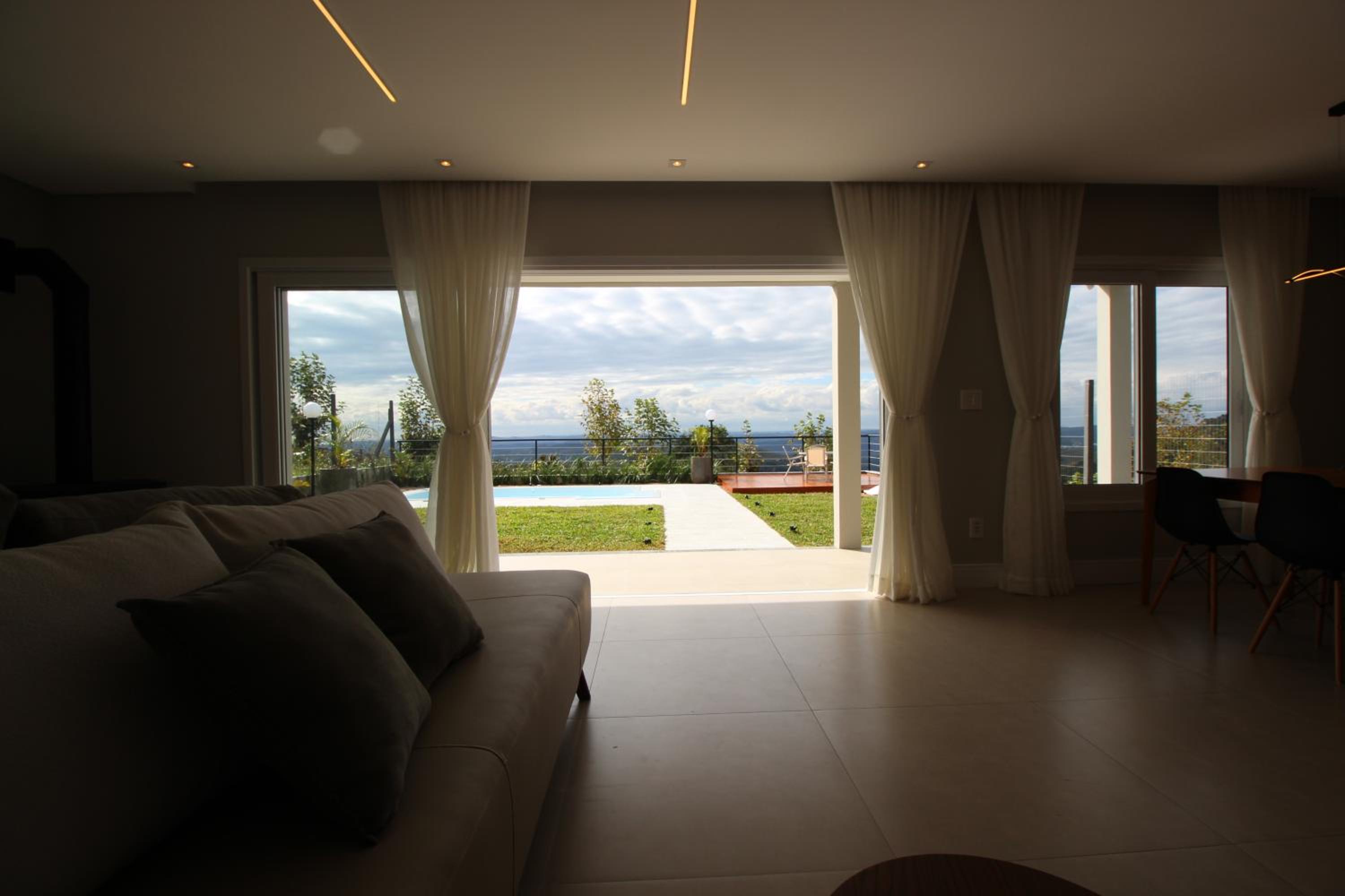 Casa 2 suítes, ofurô, piscina no Vale dos Vinhedos