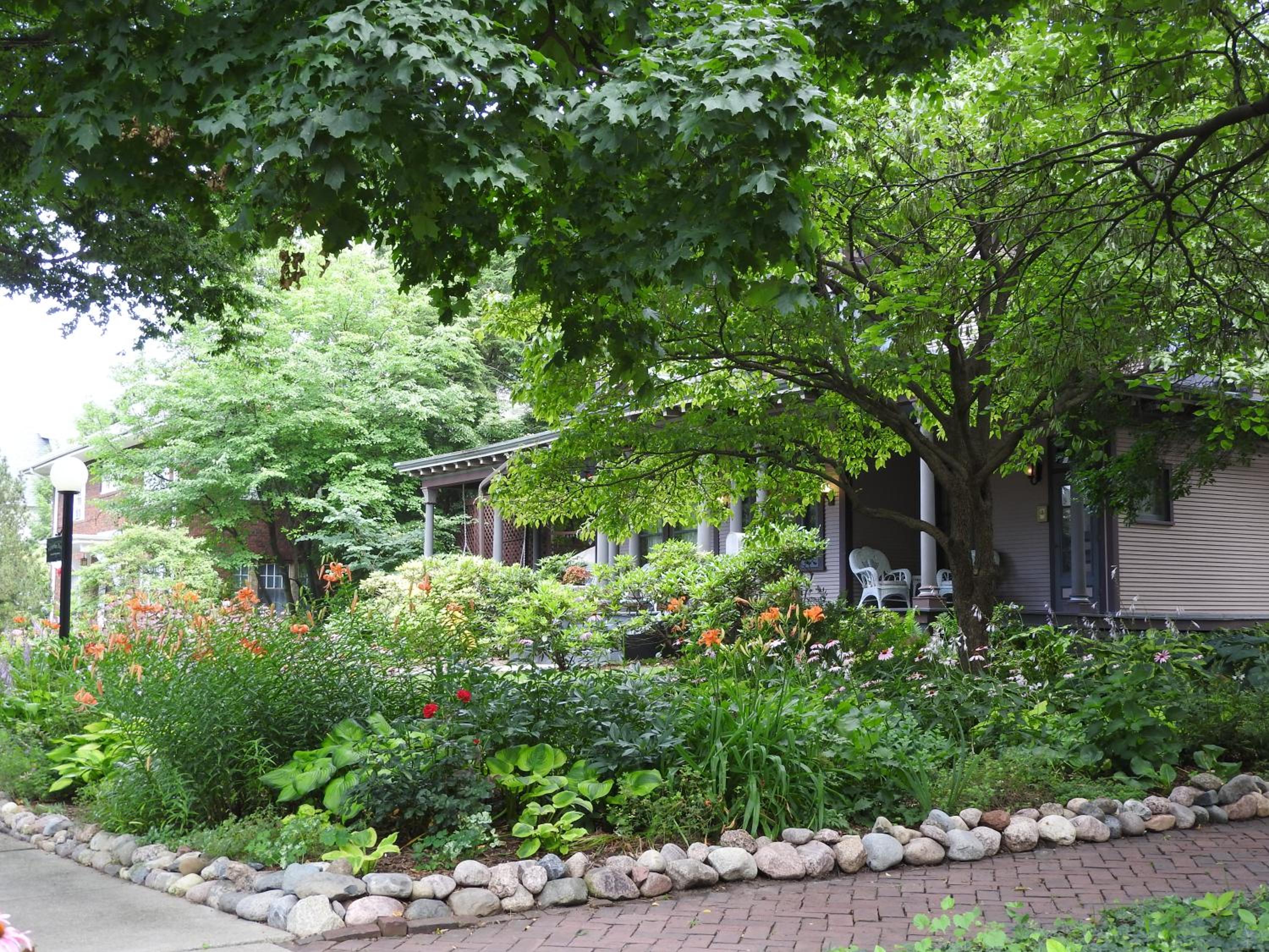 Champaign Garden Inn