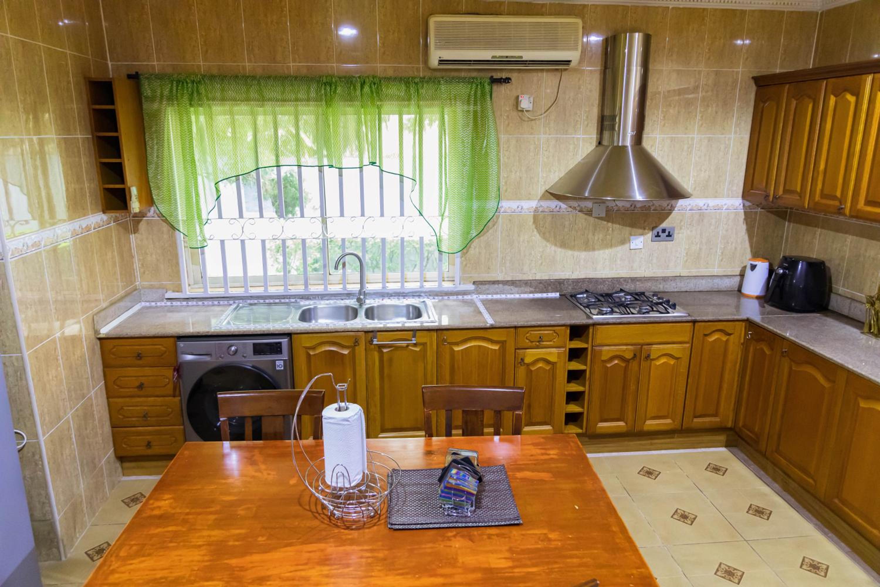 Comfortable, Cozy & Homely 4-bedroom duplex view 3
