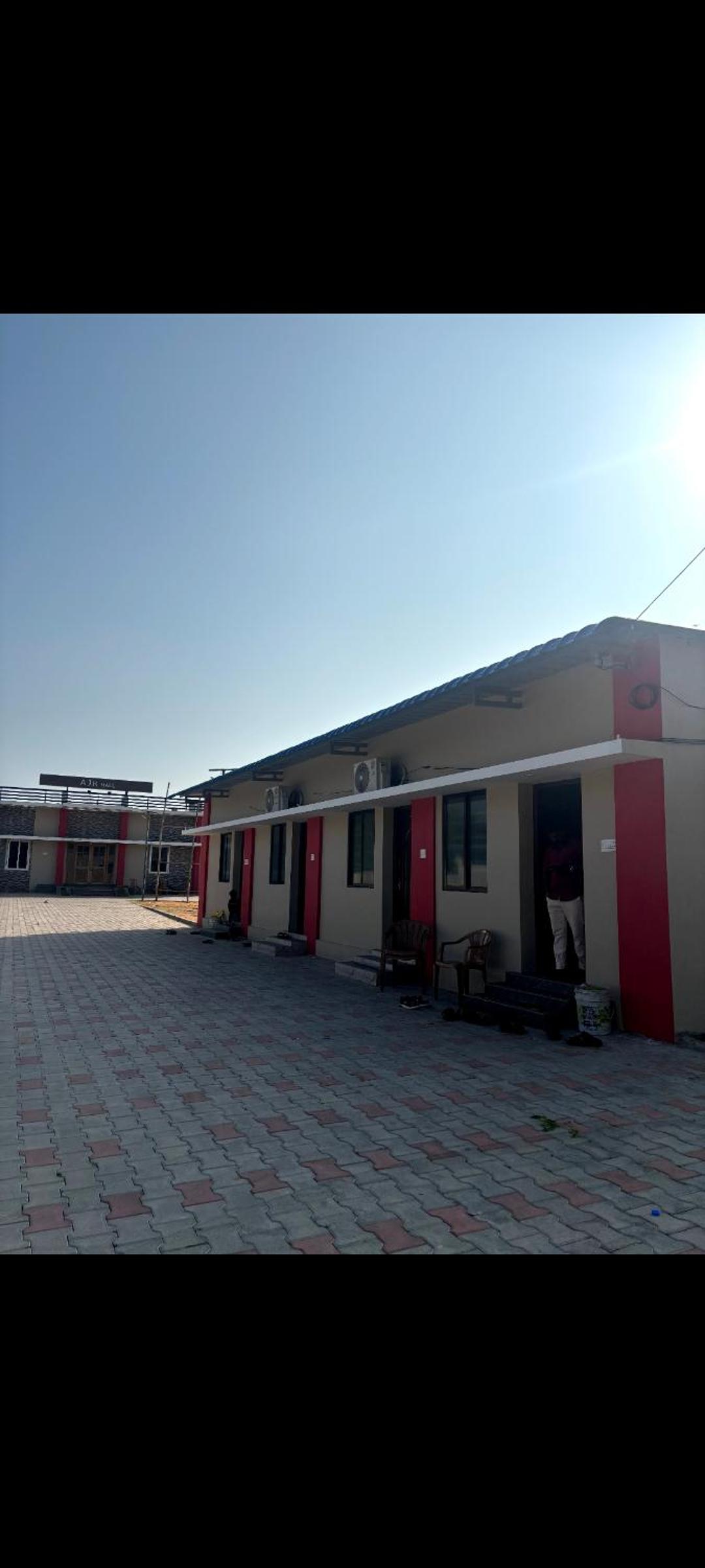 AJR HALL AND A/C ROOMS view 2