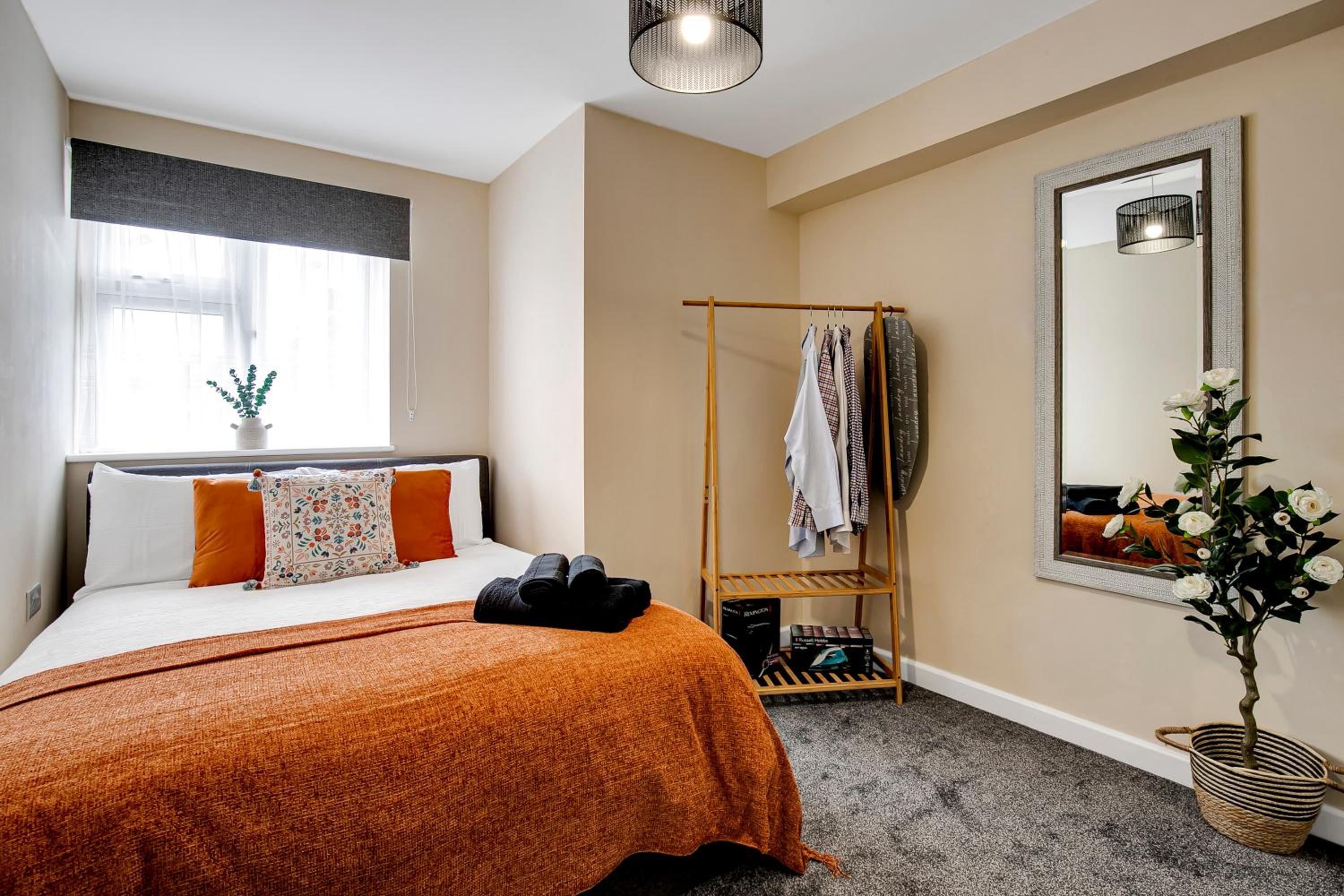 Hayes Vacations - Luxury apartment 8 minutes from Heathrow - Property Image 4
