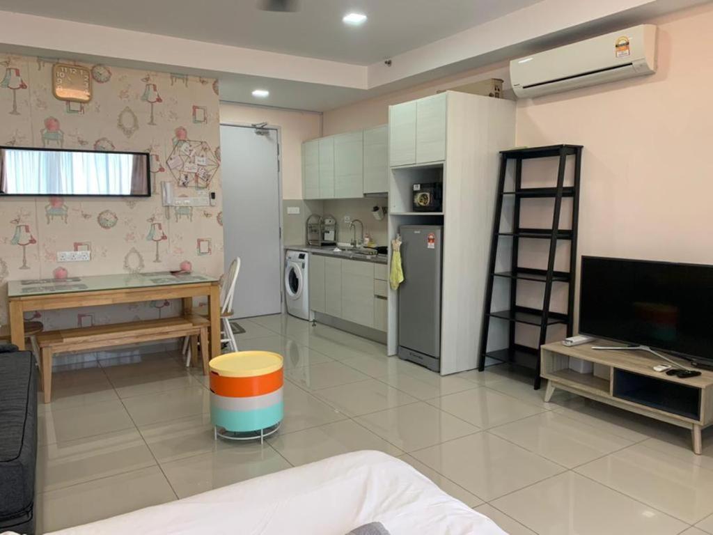 Host Assist Homestay by HA i-City photo 3