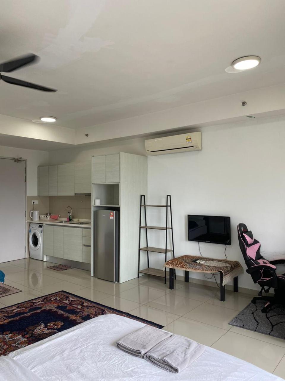 Host Assist Homestay by HA i-City photo 2
