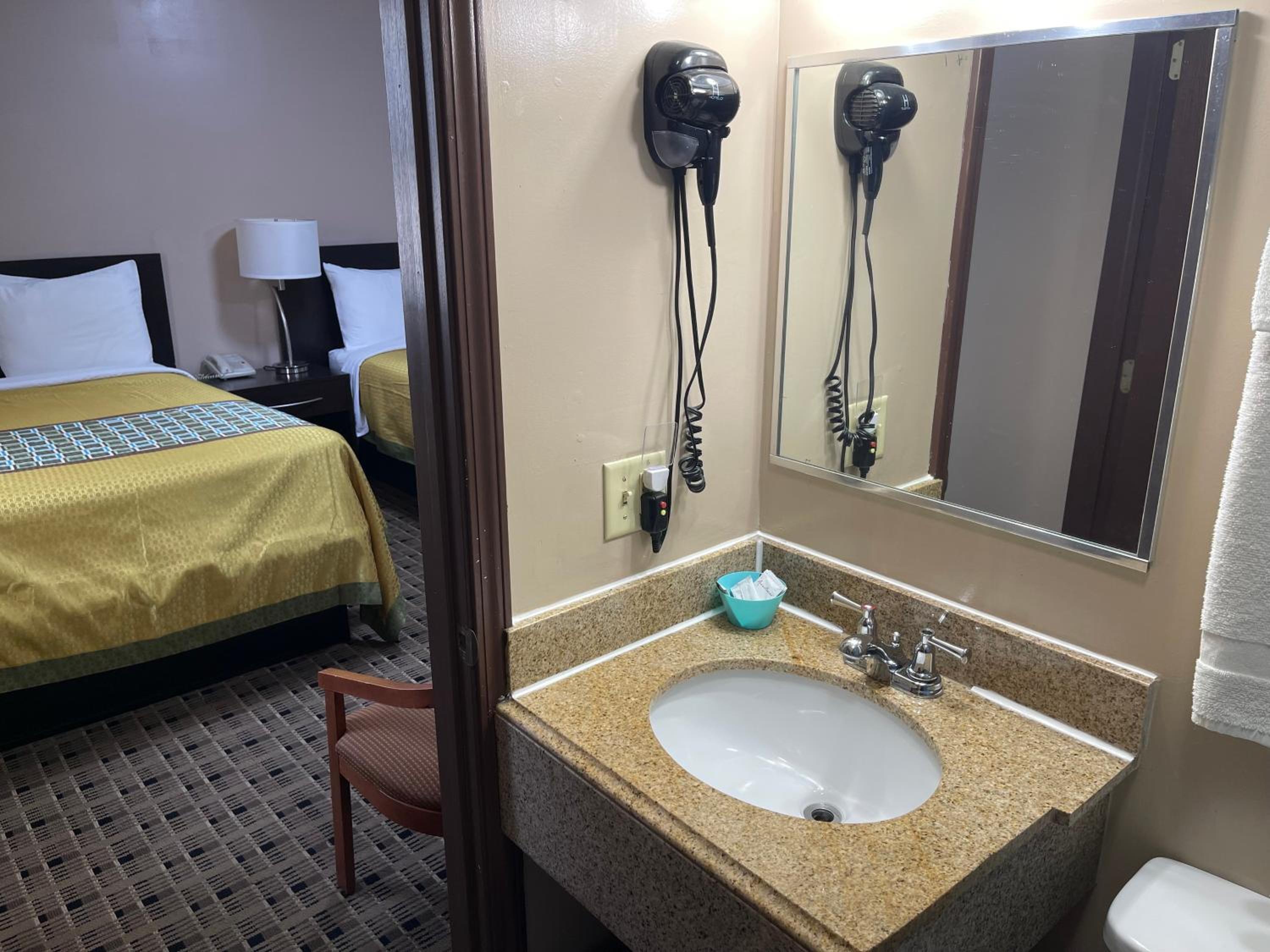 Economy Inn & Suites