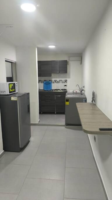 Apartamento 201 amplio Cerca Héroes