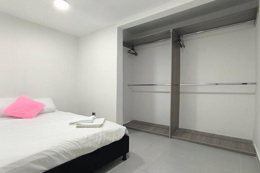 Apartamento 201 amplio Cerca Héroes