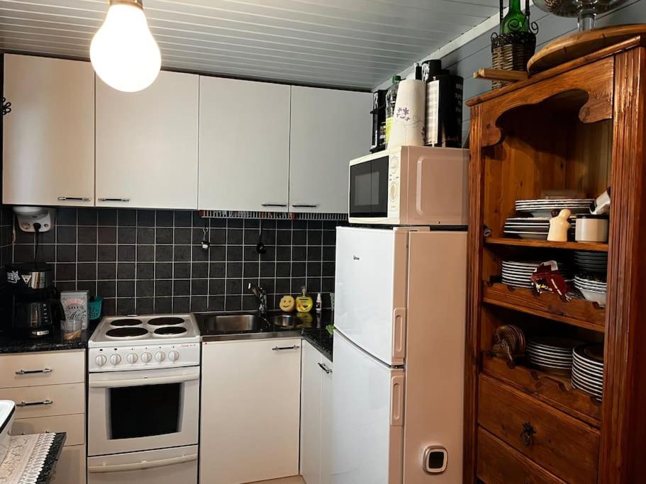 Mökkituulos, beds for 4 One big bedroom, two beds separated with a big wardrobe