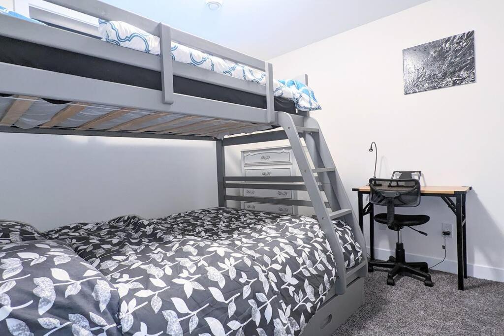 The Bronco - Cozy 2 Bedroom Suite in Brighton