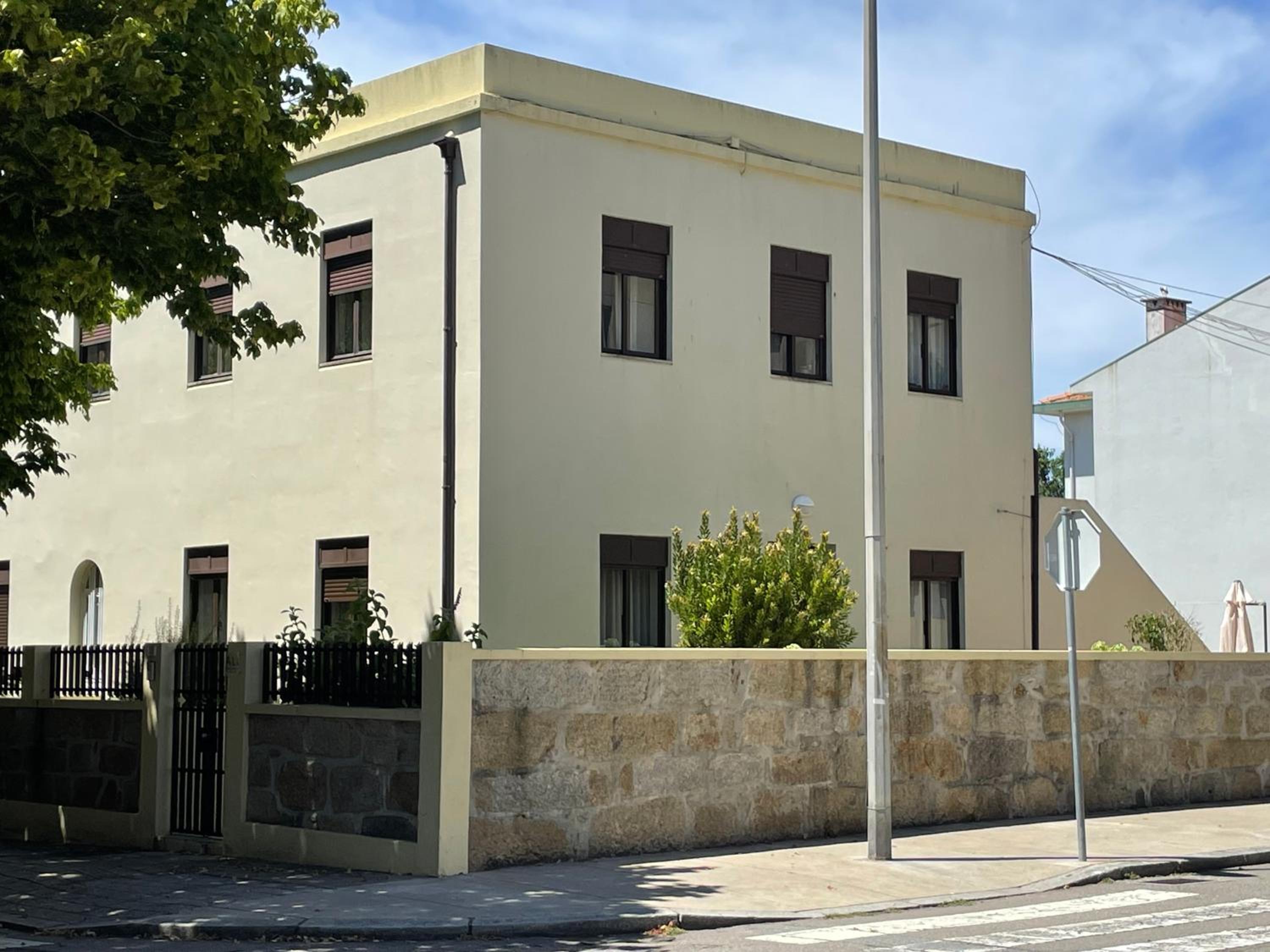 Albina's Guest House - Private Patio and Garden - 5 min Walk to Beach! view 4