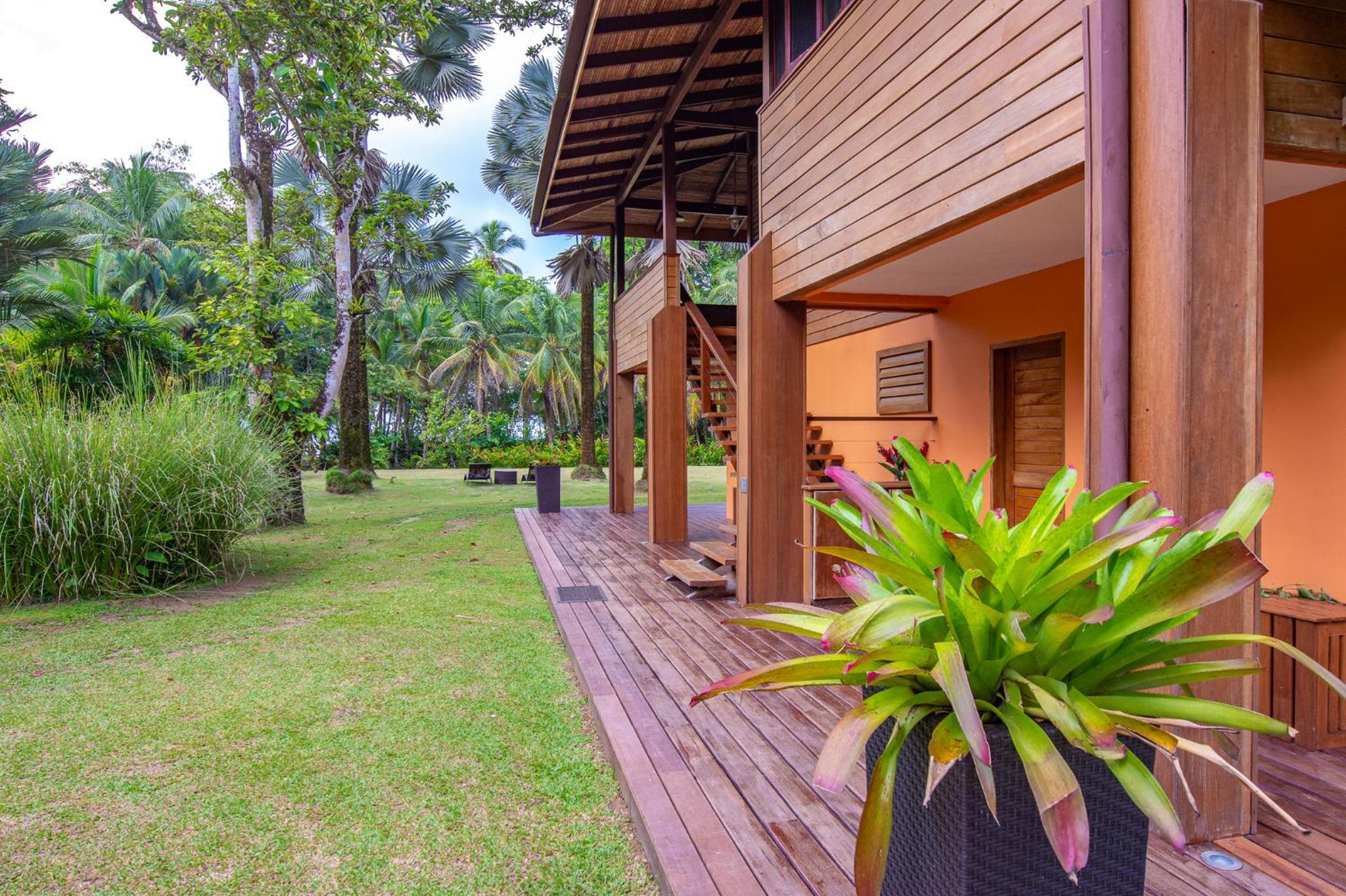 Miagoa Beachfront Villa Perfect for Families