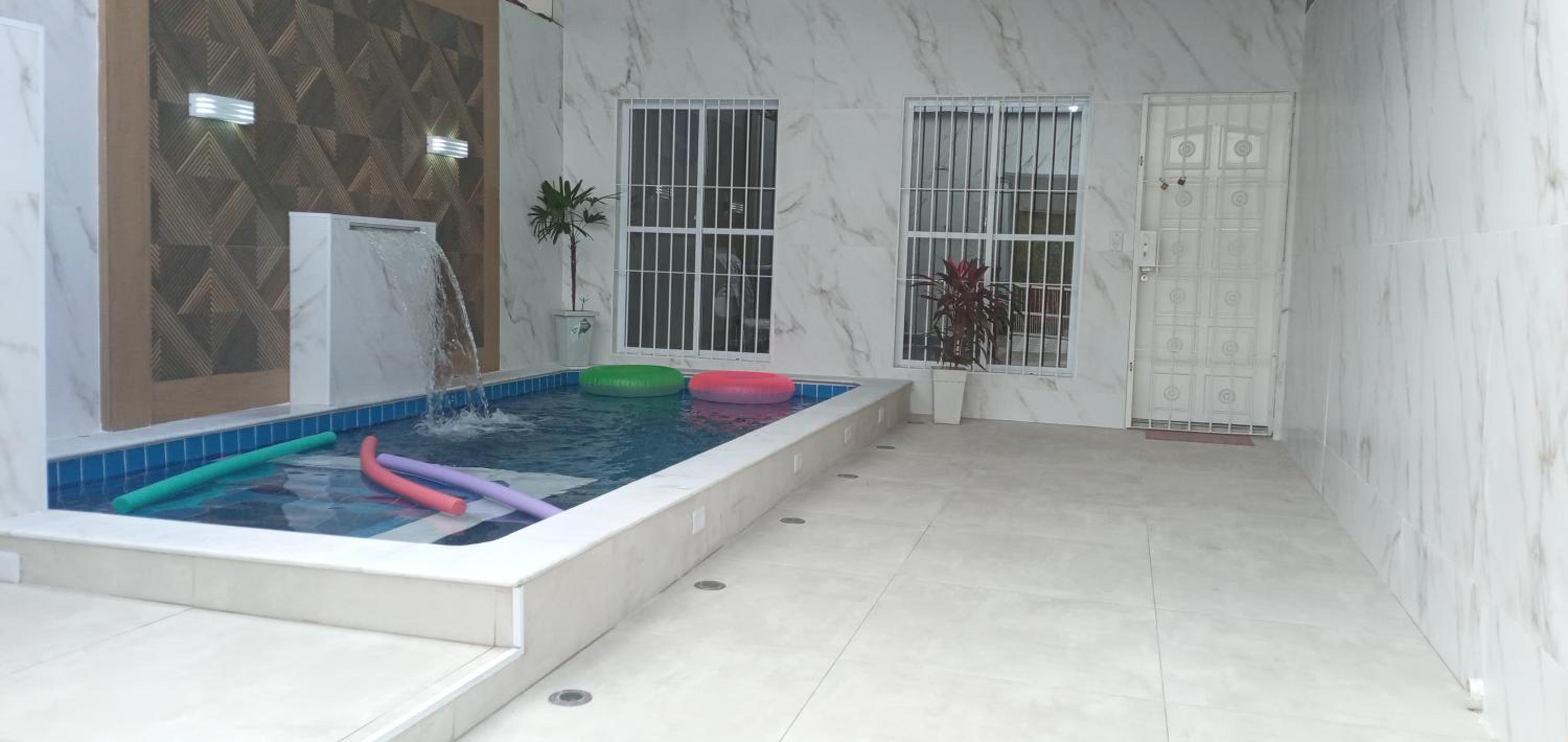 DISPONÍVEL CARNAVAL, NATAL E REVEILLON 2026 - Lindíssima Casa com 3 Suítes Próximo à Praia