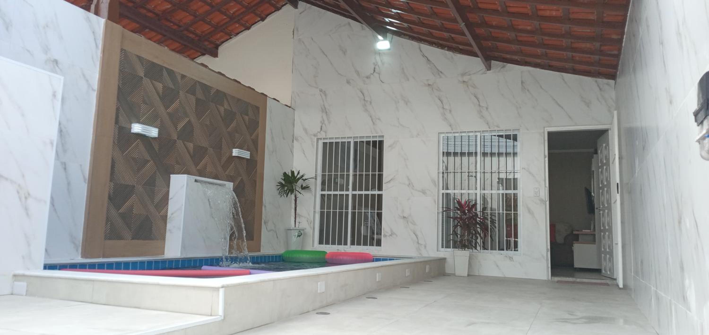 DISPONÍVEL CARNAVAL, NATAL E REVEILLON 2026 - Lindíssima Casa com 3 Suítes Próximo à Praia