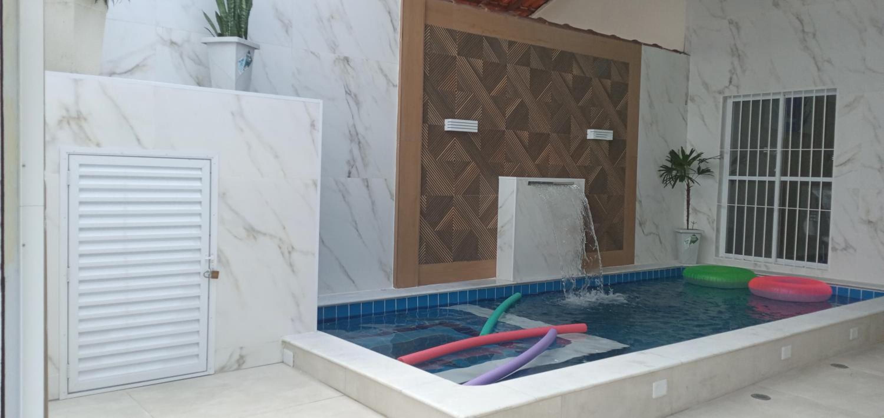 DISPONÍVEL CARNAVAL, NATAL E REVEILLON 2026 - Lindíssima Casa com 3 Suítes Próximo à Praia