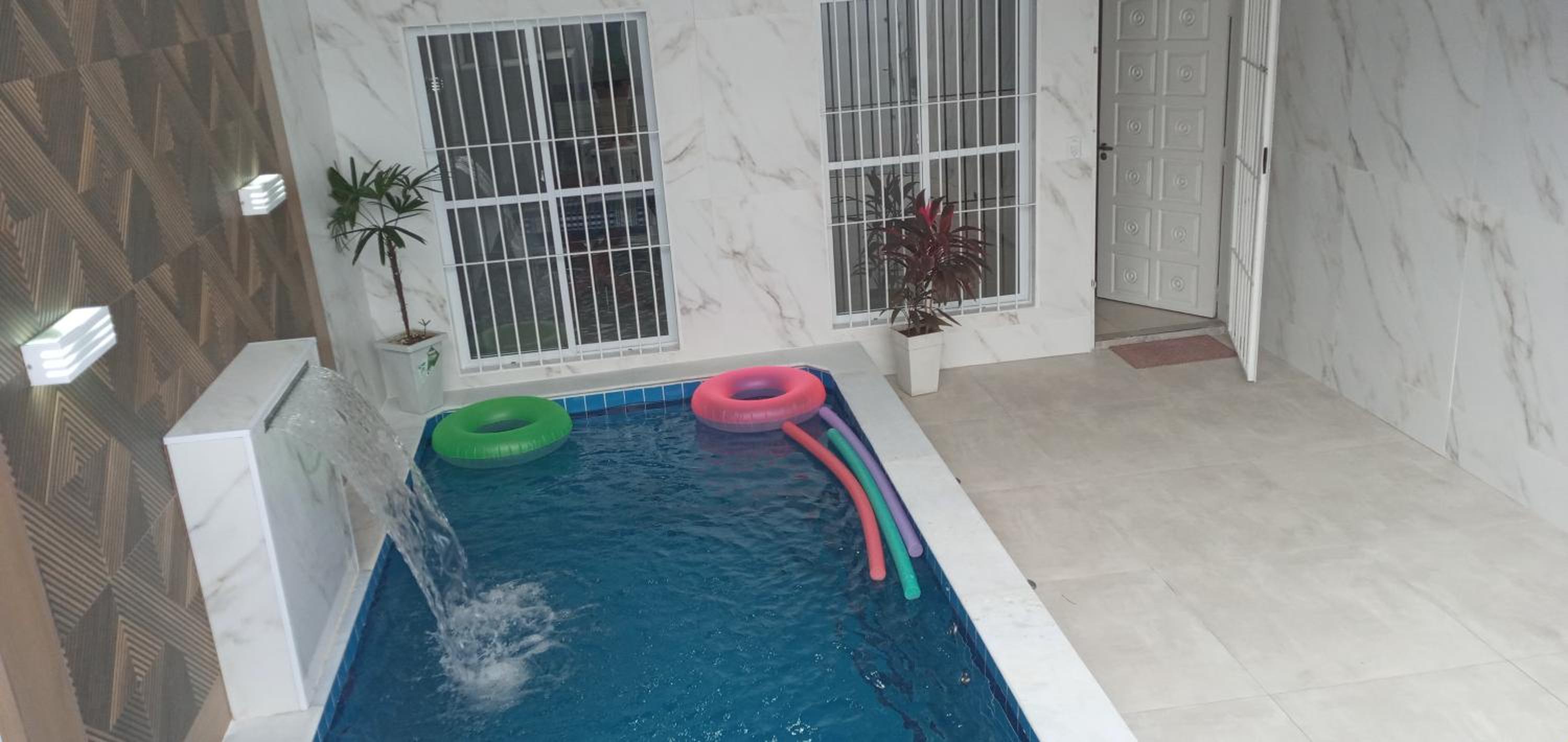 DISPONÍVEL CARNAVAL, NATAL E REVEILLON 2026 - Lindíssima Casa com 3 Suítes Próximo à Praia