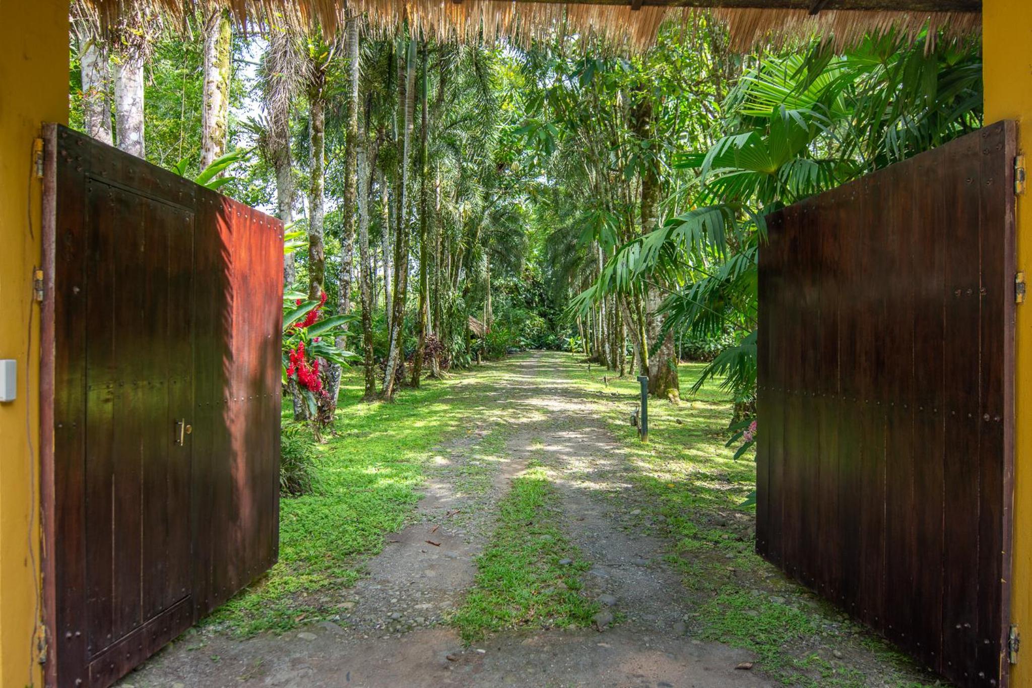 Miagoa Beachfront Villa Perfect for Families