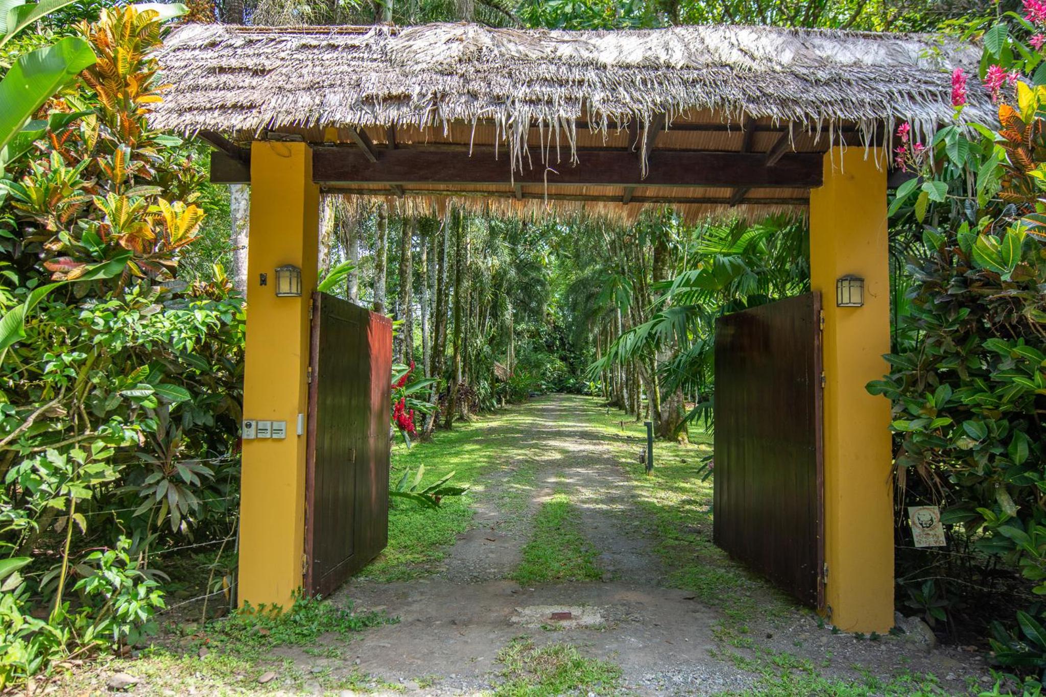 Miagoa Beachfront Villa Perfect for Families